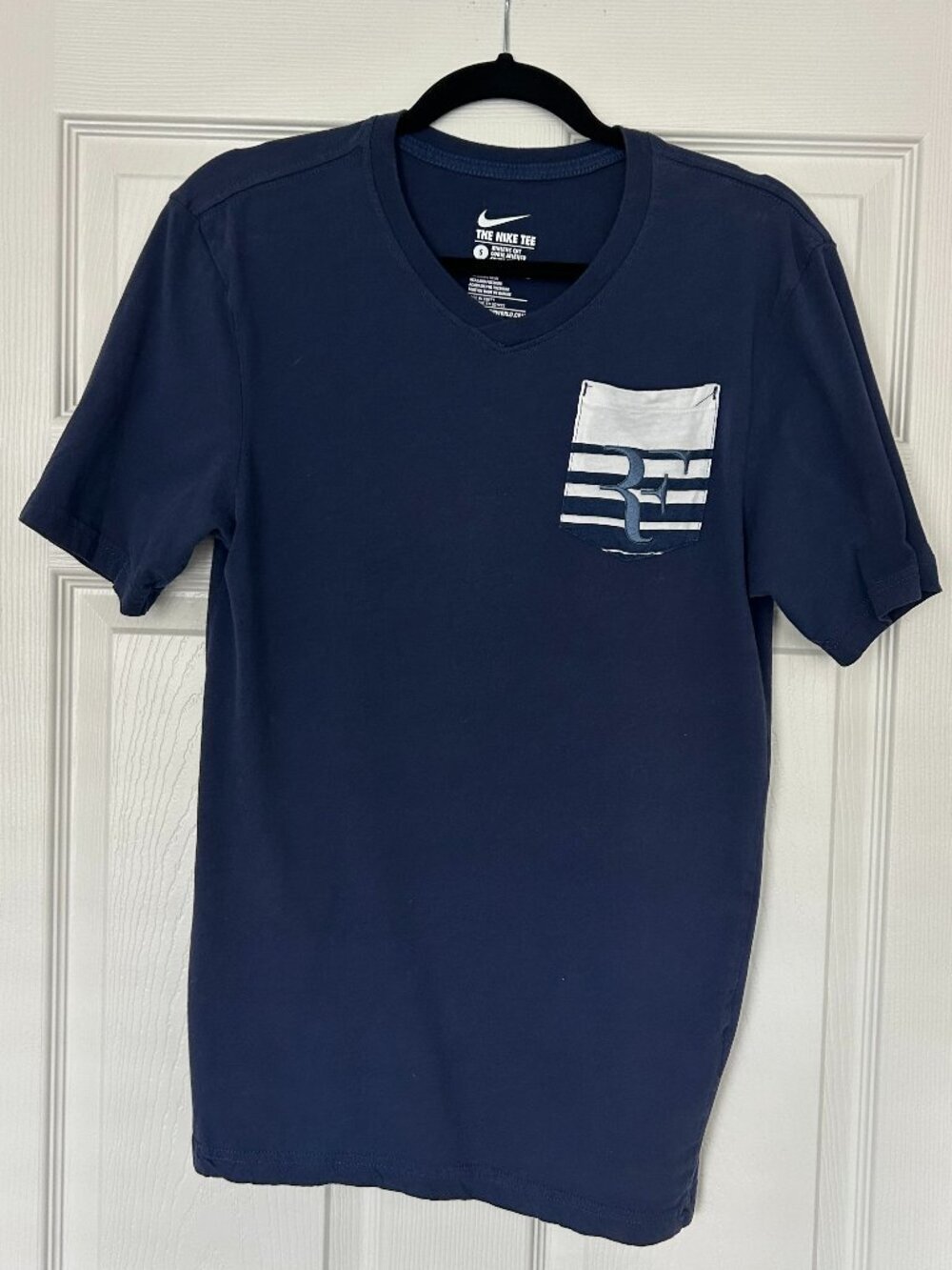 Nike RF Roger Federer Pocket T-Shirt Men’s Small Navy V-Neck Athletic Fit